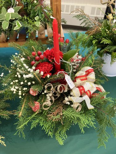 2023-holly-fair-wreath-centerpiece
